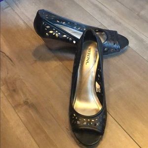 Black and Tan Wedges